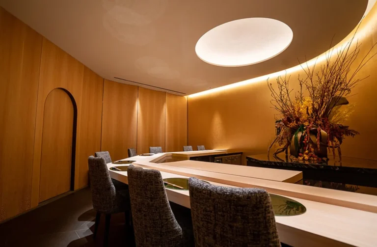 Japanese Cuisine in Singapore : Experience Kaiseki with multi-course meals highlighting seasonal ingredients and intricate preparation.