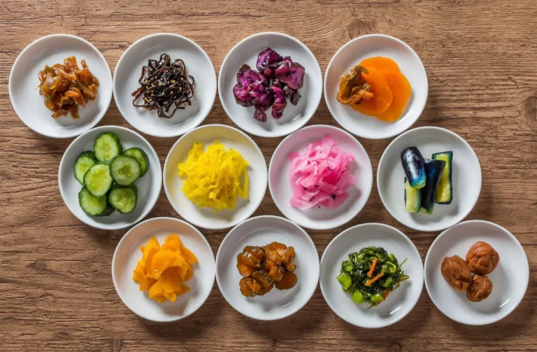 Japanese Cuisine in Singapore : Enjoy a journey through Japanese cuisine, from time-honored recipes to innovative adaptations.