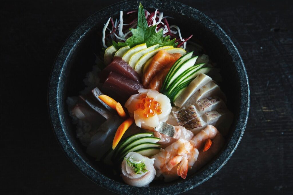 Japanese Cuisine in Singapore : Enjoy fresh cuts of sashimi and perfectly prepared Japanese rice in Singapore.