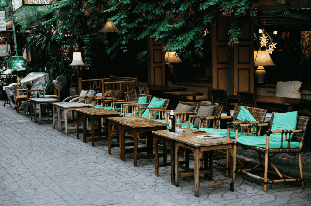 Charming restaurant with outdoor seating surrounded by lush greenery, perfect for singapore al fresco dining and alfresco dining under warm light. Wooden tables with turquoise cushions invite guests to dine casually or for a special occasion, from rooftop bars hosting corporate events and private events to the Open Farm Community and best rooftop bars with panoramic views of Marina Bay Sands and the singapore skyline. Venues like Canopy Changi Village, Garden Wing, and Botanic Gardens offer a biophilic dining experience, while kids meals and signature cocktails at Waterfall Ristorante Italiano in Shangri La Hotel delight taste buds. Perfect venue options range from western classics on Sentosa Island to furry friends‑friendly cafés in Bishan Park, The Coastal Settlement, or Mount Faber Peak, ideal for loved ones. Opening hours vary from Raffles Place to Bee's Knees, Alkaff Mansion to Duxton Hill, where dinner, lunch, breakfast, or brunch in the city can be fun with friends. Tables on the island glow at night, the sun casting fresh light by day, with sunset moments to explore bay cuisine, nature, and town life. Indulge in indoor or outdoor spaces to discover menus featuring burgers, pizzas, and dishes complemented by a range of flavours from Italy to farm‑nestled venues. Meals served for adults and little ones alike make each venue a place to soak in singapore’s life from sunrise to sunset.