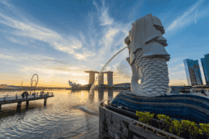 Iconic Merlion overlooking Marina Bay Sands at sunset, a perfect venue for Singapore al fresco dining with stunning views of the Singapore skyline, lush greenery, and panoramic views ideal for alfresco dining, rooftop bars, and private events. Guests can dine on western classics, pizzas, burgers, and fresh dishes complemented by signature cocktails, brunch, breakfast, lunch, or dinner, served in casual or special occasion settings from Sentosa Island to Mount Faber Peak, Bishan Park, and Raffles Place. Discover biophilic dining experience spots like Open Farm Community, Canopy Changi Village, Bee's Knees, Alkaff Mansion, Coastal Settlement, Duxton Hill, and Garden Wing at Shangri La Hotel or Waterfall Ristorante Italiano, where cuisine ranges from Italy-inspired meals to local favourites. Perfect for corporate events, loved ones, friends, adults, little ones, and furry friends, with menus, opening hours, and venues nestled in nature from Botanic Gardens to farm escapes. Soak in the sun, sunrise, or night city lights while you explore island dining, indulge indoors or outdoors, and enjoy a range of flavours that delight taste buds and celebrate life.