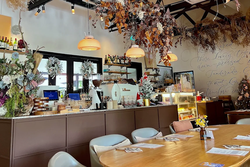 Pet-friendly Restaurant Singapore: Garden ambience with French pastries and paw-some pet menu