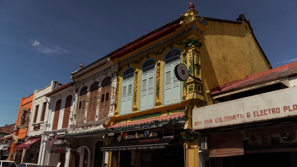 Peranakan Cuisine in Singapore : Explore Katong and Joo Chiat for authentic Peranakan dining amidst heritage shophouses.