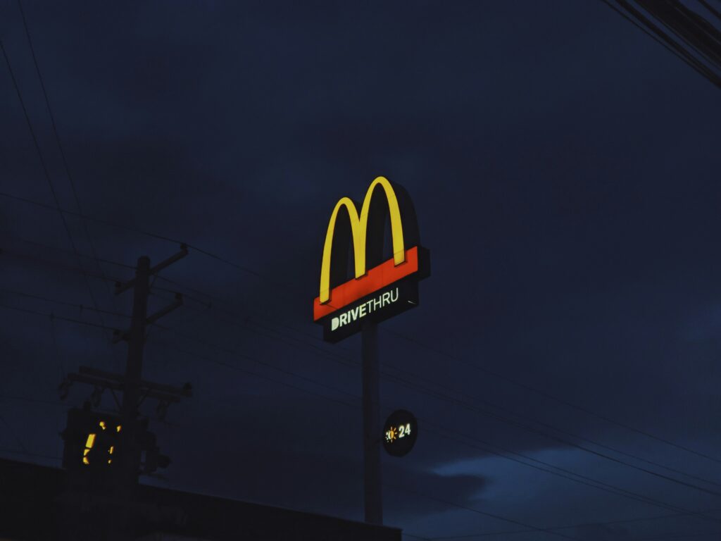 American Food SG: McDonald’s first outlet at Liat Towers with long queues in 1979